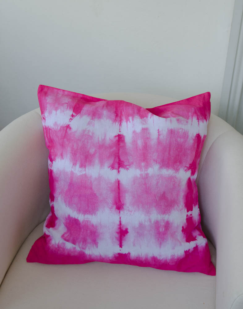 Tie dye session in pink - Christine Aseka